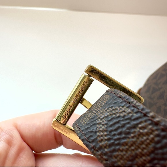 Like new! Michael Kors Camila Logo Trim Sandals – Size 6.5M - Picture 9 of 10